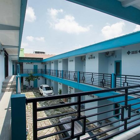 Reddoorz Syariah At Kartohardjo Madiun Hotel Exterior foto