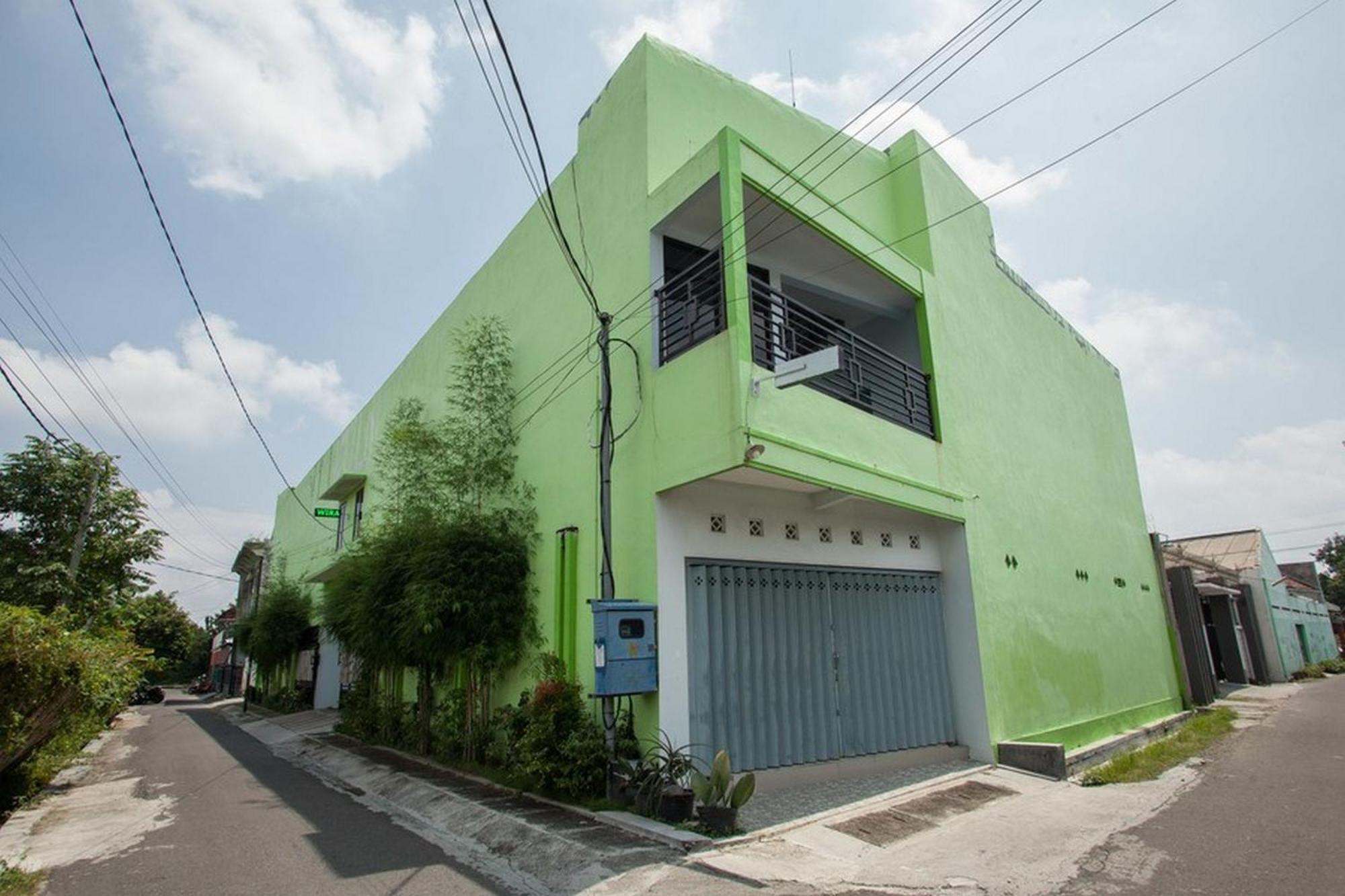 Reddoorz Syariah At Kartohardjo Madiun Hotel Exterior foto
