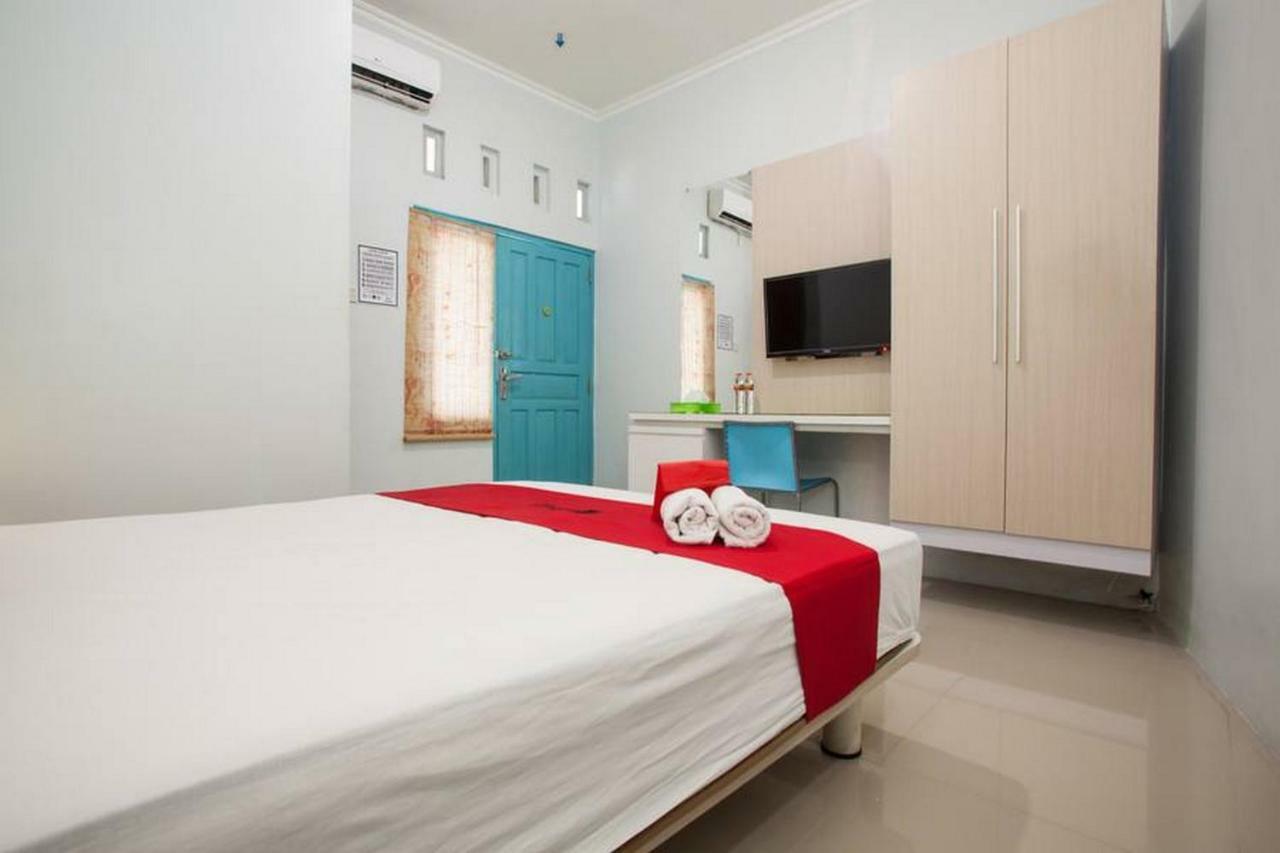 Reddoorz Syariah At Kartohardjo Madiun Hotel Exterior foto